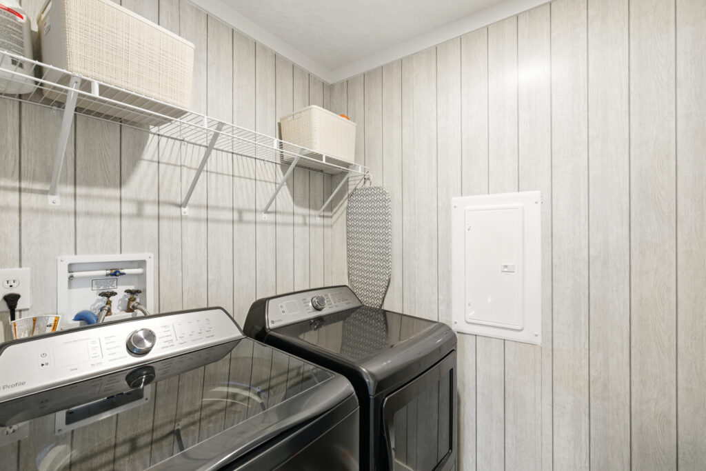 32_laundry room